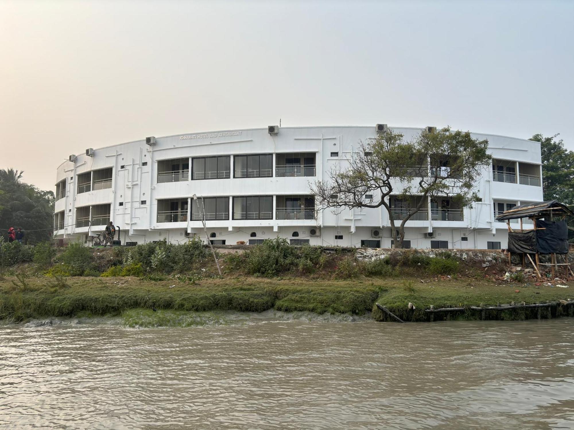 Ichhamati Hotel And Restaurant Hasnabad 外观 照片